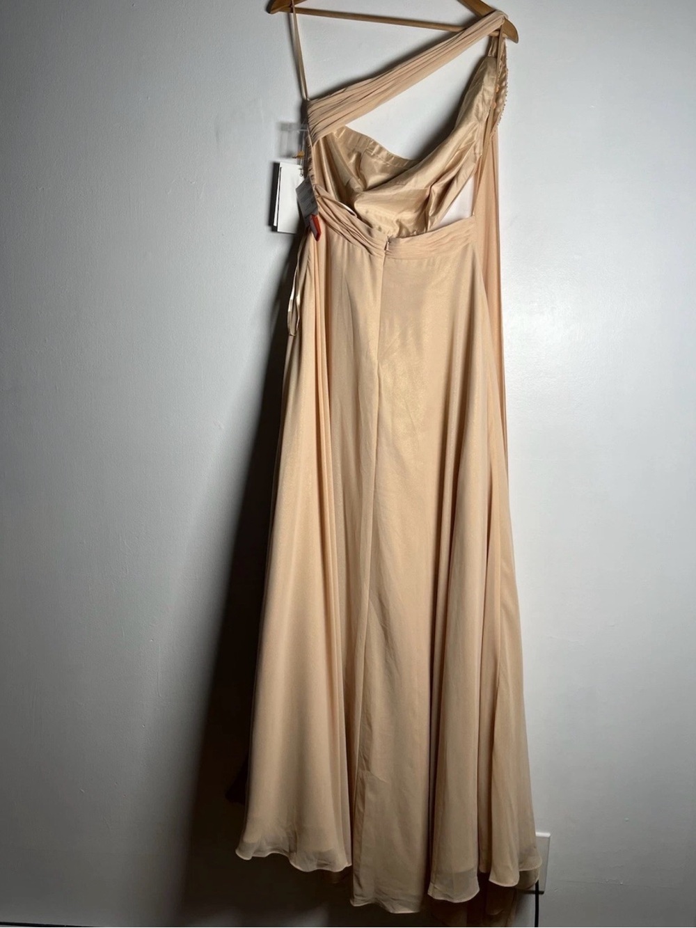 Mac Duggal One-Shoulder Gold Nude/Peach Evening Gown with Draped Bodice Size 8 - Picture 8 of 12